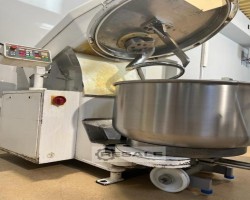 Maschine: KÖNIG Celba W160 Doppelwellen-Teigkneter für 120 kg Teig ausfahrbar