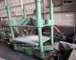 Maschine:   Hydraulische Pressen