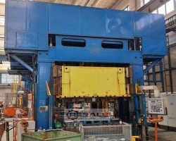 Maschine: LOIRE 3000 kN Hydraulische Doppelständerpressen