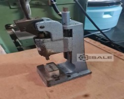 Maschine:   Kniehebelpressen