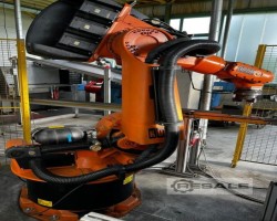 Maschine: KUKA V)KR C1 Industrieroboter