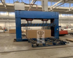 Maschine: LINYI JIANZHONG WOOD JJ-CP Hydraulikpressen