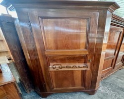 Maschine:   Diverse antike Möbelstücke