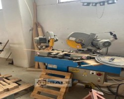 Maschine: PERTICI UNIVER 330IP Doppelseitige Kappsäge