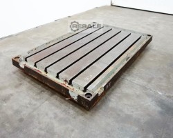 Maschine:   T - Nuten Aufspannplatte