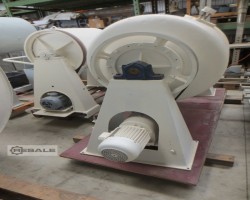 Maschine:   Chargen-Kugelmühle 400 l.