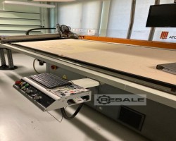 Maschine: ATOM Flash Cut 888L35 Automatisches Schneidetischsystem für Leder/Textil