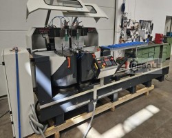 Maschine: ELUMATEC DG 244 Doppelgehrungssägen