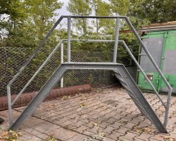 Maschine:  Arbeitsbühne, Stahltreppe, Arbeitsbühne, Stahltreppe, Übergang