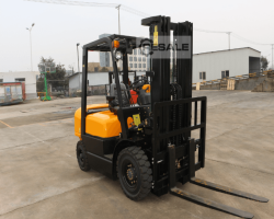 Maschine: KUBOTA Diesel 2.5T Gabelstapler