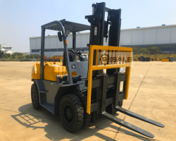 Maschine: KUBOTA Diesel 5T Gabelstapler