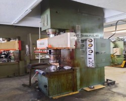 Maschine: CAVENAGHI RIDOLFI C-Frame Hydraulic Press Hydraulische Pressen