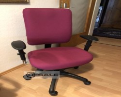 Maschine: BüRO TECHNIK  FRANKFURT Chairs on 5 castors Büromöbel