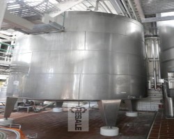 Maschine:  30.000 l  Edelstahltanks