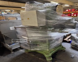 Maschine:   Dosenverschliessmaschinen