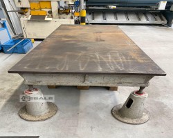 Maschine:  300 x150 cm Anreissplatten