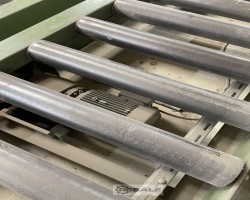 Maschine:   angetriebene Rollenbahnen