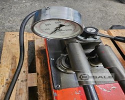 Maschine: LöWENER BS 2504-RO Hydraulische Pressen