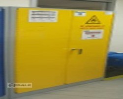 Maschine:   TGI F31 ENTFLAMMBARES LÖSUNGSMITTEL-LAGERSCHRANK