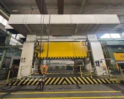 Maschine: RAVNE 2000 TON SH4 2000 Hydraulische Zweiständerpressen