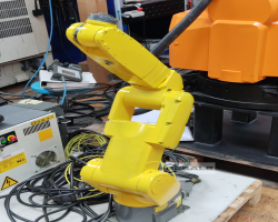 Maschine: FANUC LR Mate 200iC/5L R30iA Industrieroboter