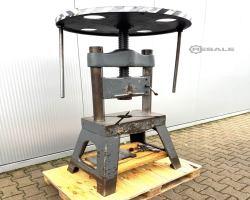 Maschine:  25to Handspindelpresse