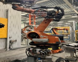 Maschine: KUKA KR 240 L210-2 2000 Industrieroboter