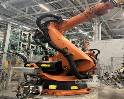 Maschine: KUKA KR240-2 2000 Industrieroboter