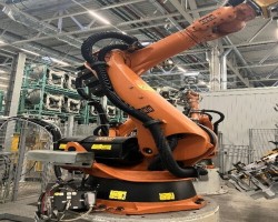 Maschine: KUKA KR240-2 2000 Industrieroboter