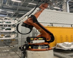 Maschine: KUKA KR240L180-2 Industrieroboter