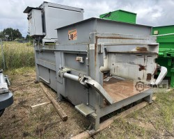 Maschine: LUDDEN AND MENNEKES STV1000 Containerpressen