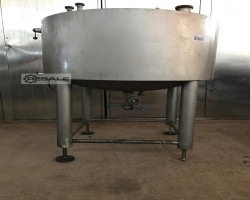 Maschine:  450 Liter Schmelzbehälter