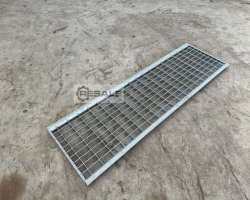 Maschine: DEXION HI 280 1.270x382x20 mm eingelegtes Gitterrost Gitterrostboden Regalrost