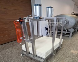 Maschine: MM SERVICE 2200 × 650× 1950 mm. Pneumatische Presse