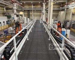 Maschine: KUKA KR 16 R2010-2/SEL CYBERTECH-2 Roboter-Gantry-System mit 5 Robotern