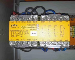 Maschine: PILZ PNOZ 1-2 Sicherheitsrelais