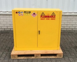 Maschine: JUSTRITE 25302 Schrank zum Speichern von Chemikalien / brennbare Flüssigkei