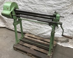 Maschine:   Dreiwalzen-Blechbiegemaschinen